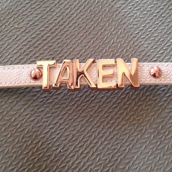 BCBG Taken bracelet