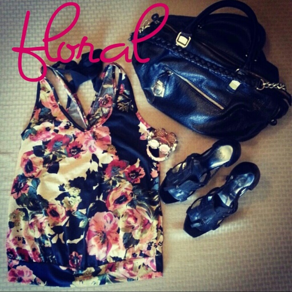 **SOLD**Floral top