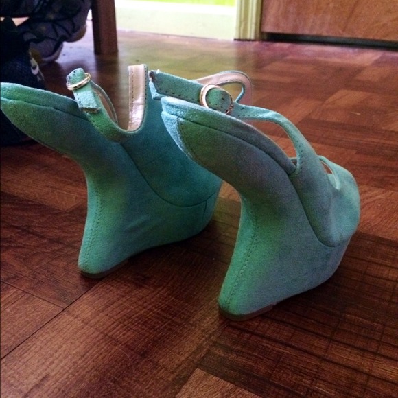 Turquoise heel