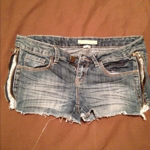 Zipper sided floral print shorts