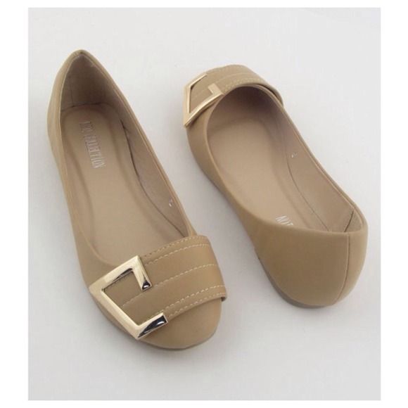 NWOT✨Flat with Buckle Detail - Picture 2 of 2