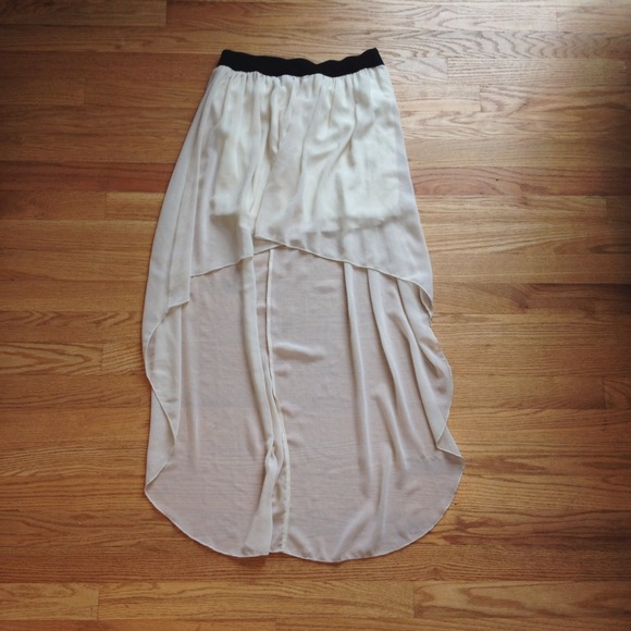 SOLD ❌ Cream Chiffon High-Low Skirt - Picture 2 of 2