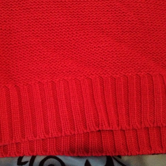 Red sweater - Picture 3 of 3
