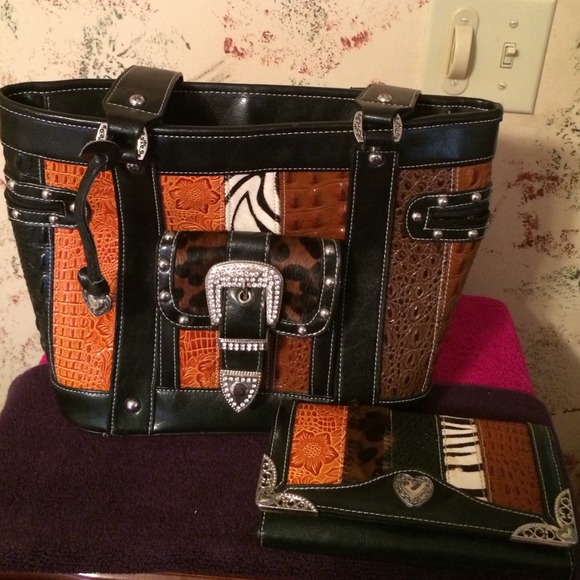 Handbags - 🌟SALE🌟 was $30 Purse/wallet COMBO🌟