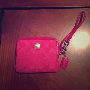🚫SOLD IN BUNDLE🚫Coach pink wristlet!