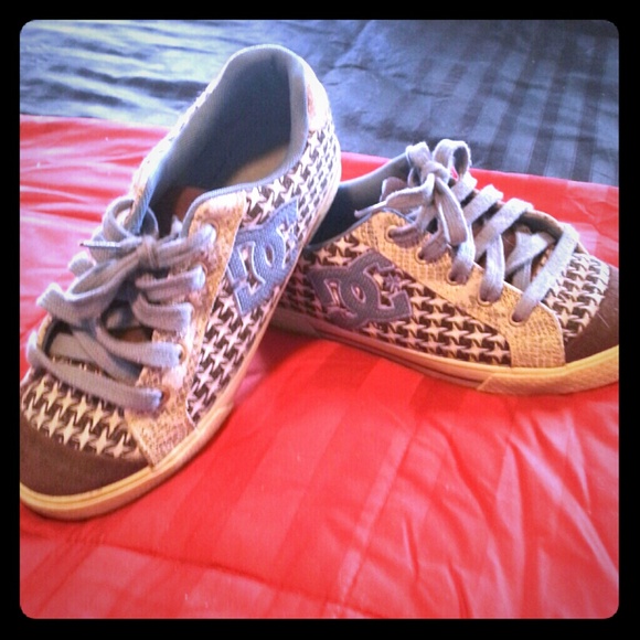 DC tennis shoes