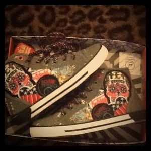 Vegan Canvas Sneakers in Olive Green Skulls Patch