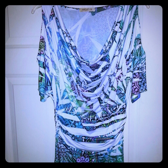REDUCED! Sexy Arden B Top Size Medium