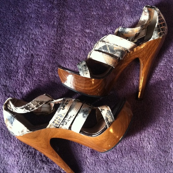 SALE!! Snakeskin Print Sheikh Heels