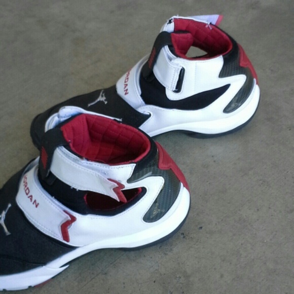 SOLD -- Jordan Retros US 10.5 - SOLD!! - Picture 3 of 3