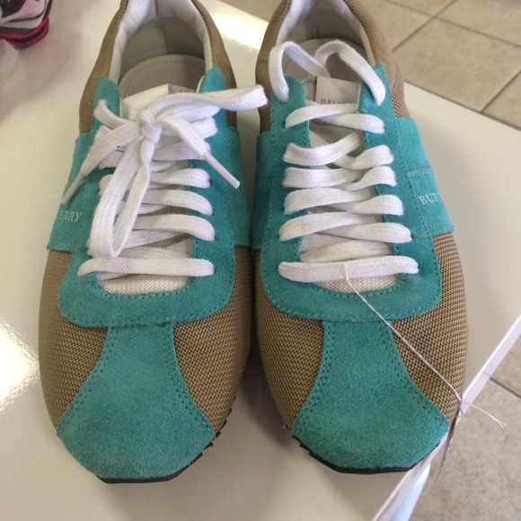 ❌ SOLD ❌ Authentic Burberry sneakers size 37