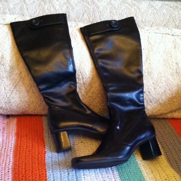 Drop dead gorgeous high black boots! - Picture 2 of 4