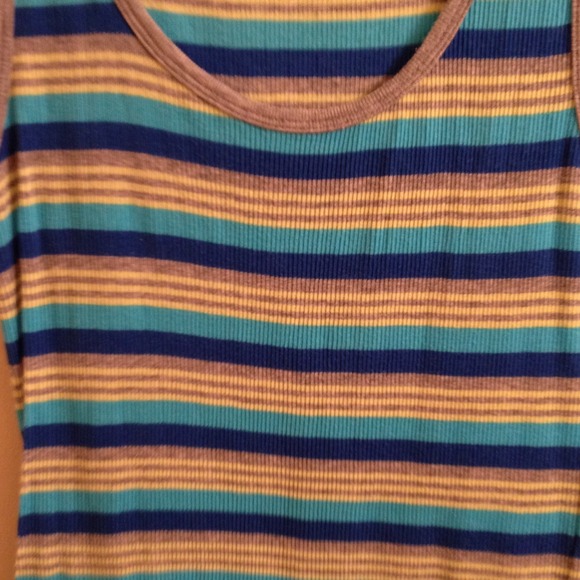 Top - Picture 2 of 4