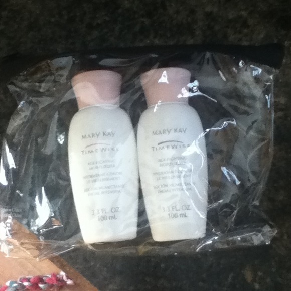 Mary Kay age fighting moisturizer! 2 in case!
