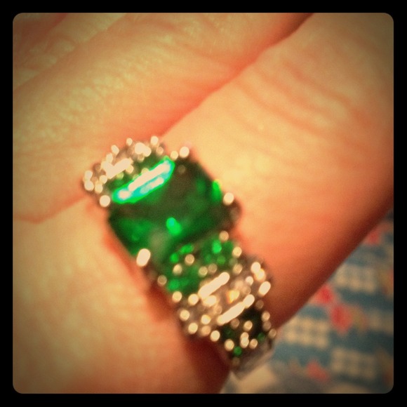 Faux emerald sterling silver size 9