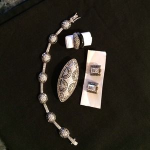 Great antique looking set black/silver jewelry