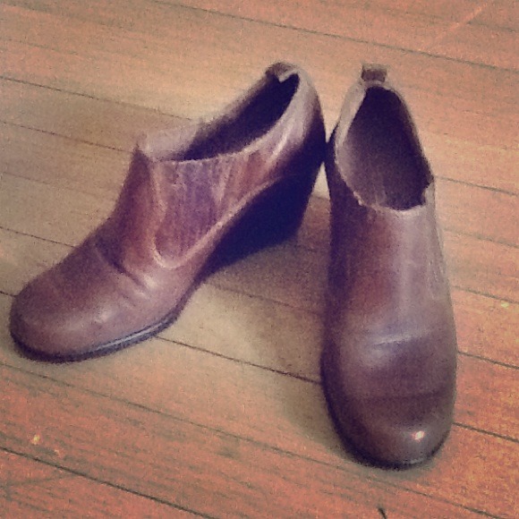 Brown leather Aerosole wedges