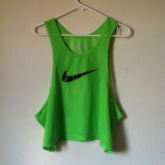 Bundled** Nike mesh work out tank💚
