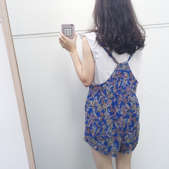 Blue Floral romper - Picture 2 of 4