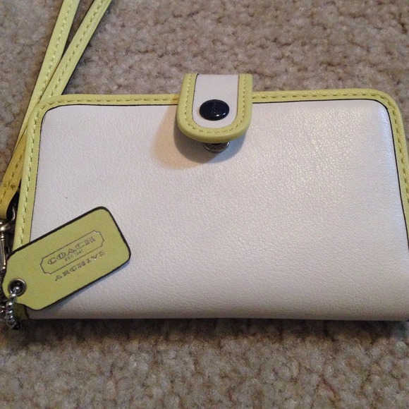 ❌SOLD❌Coach phone wristlets