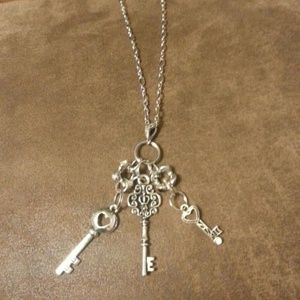 Vintage inspired three key necklace