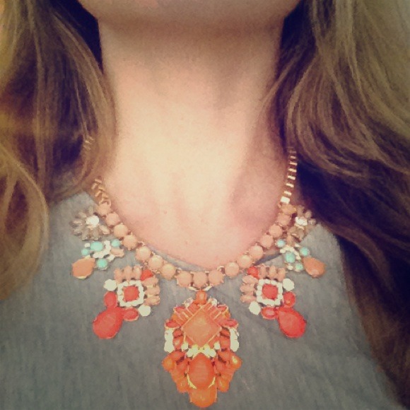Jewelry - 🔴MOVE SALE🔴Luxe Peach Statement Necklace