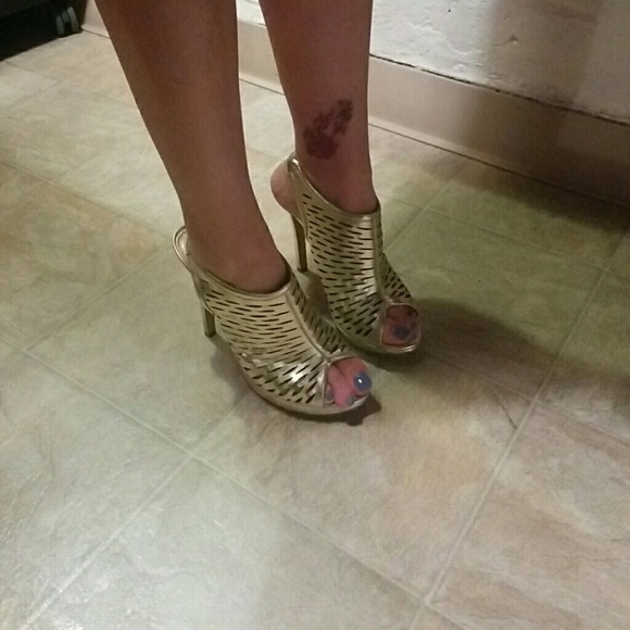 Heels - Picture 3 of 3