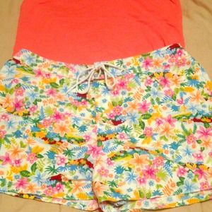 🏄Hawaiian print shorts! Spring break must have 🌊