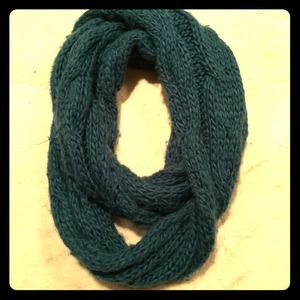 Teal Nordstrom cable knit infinity scarf.❄️⛄️