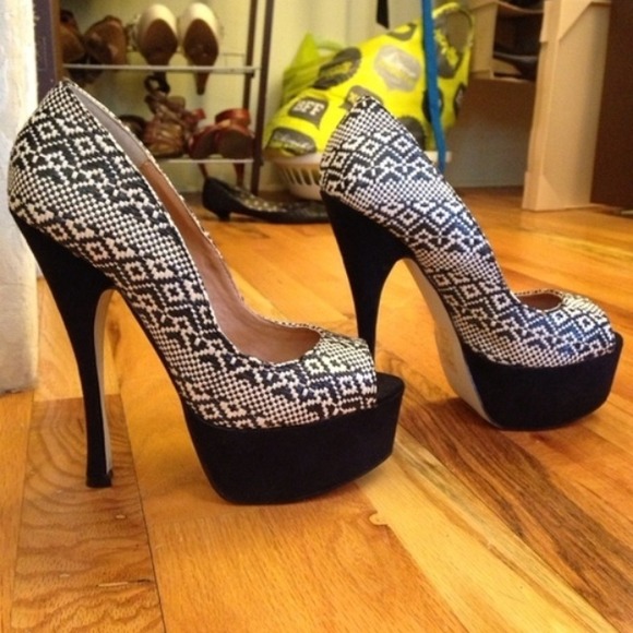 Gorgeous platform stilettos!! - Picture 2 of 4