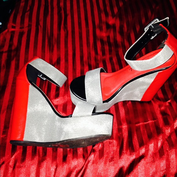 Red&GrayToeStrapped Color Block Wedges ❤️ - Picture 2 of 2