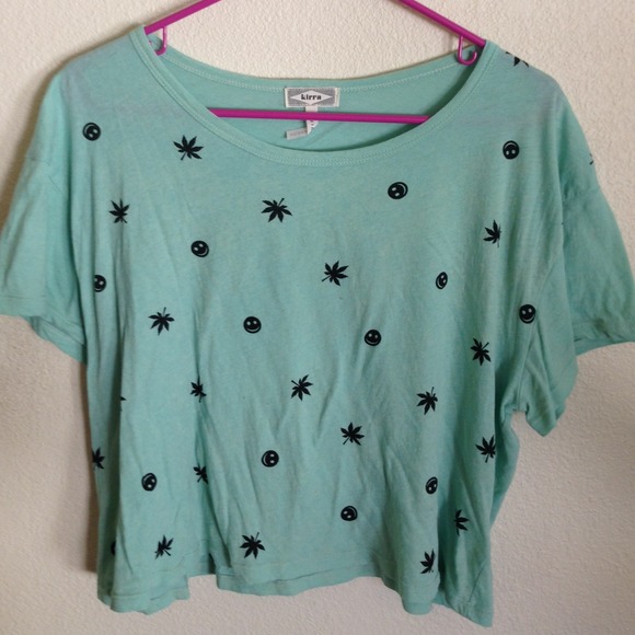 🚫SOLD🚫 Smiley & leaves crop top - Picture 1 of 1