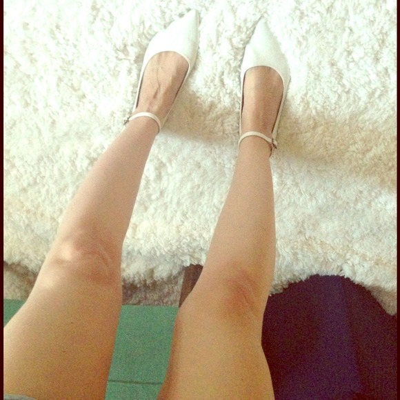 Never been worn! cool and modern pointed flat