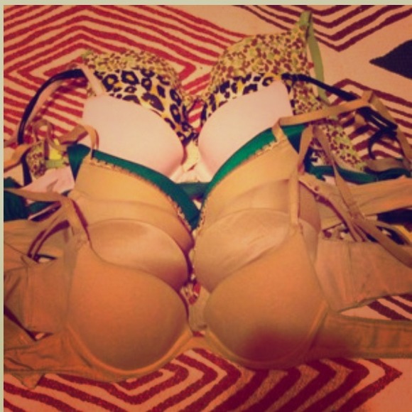 🚫SOLD🚫32a.   Lot of 7  Victoria Secret Bras