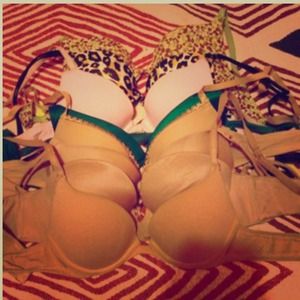 🚫SOLD🚫32a.   Lot of 7  Victoria Secret Bras