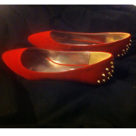❌SOLD❌ Steve Madden spiked red flats
