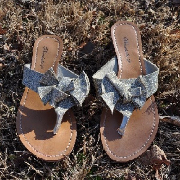 Shiny Silver Bow FlipFlops