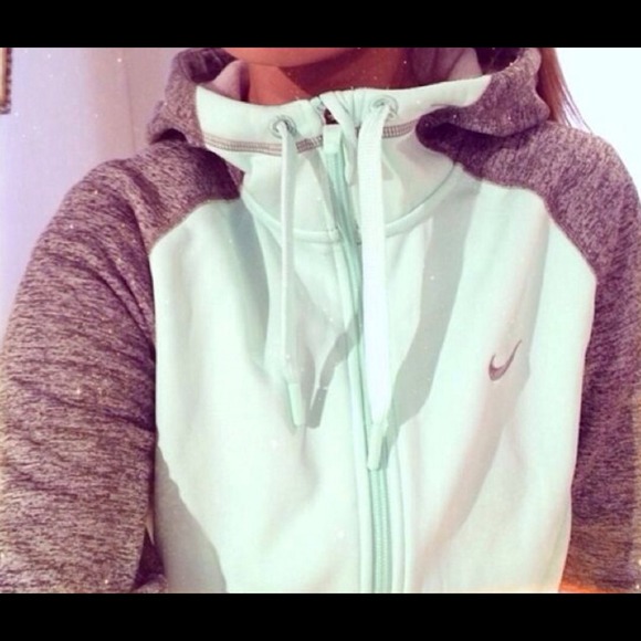 WANTED !!!! Nike zip up hoodie. really want this.