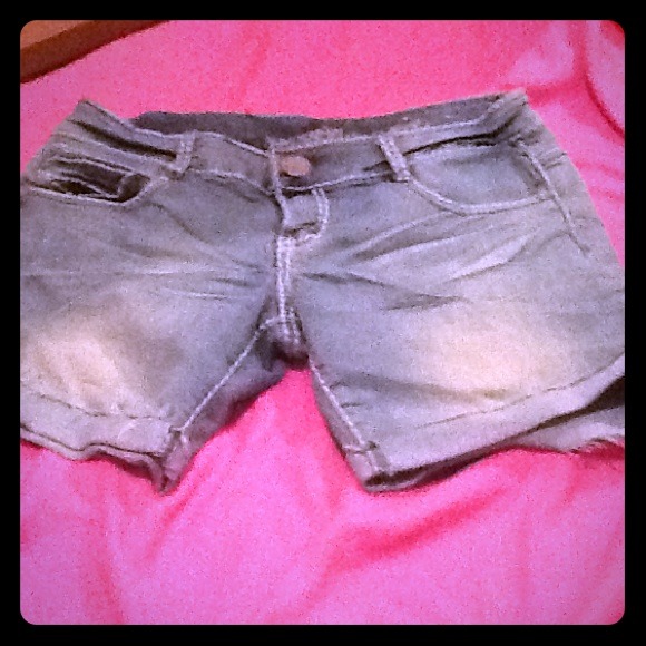 Super snazzy jean shorts💖 (NWOT!)