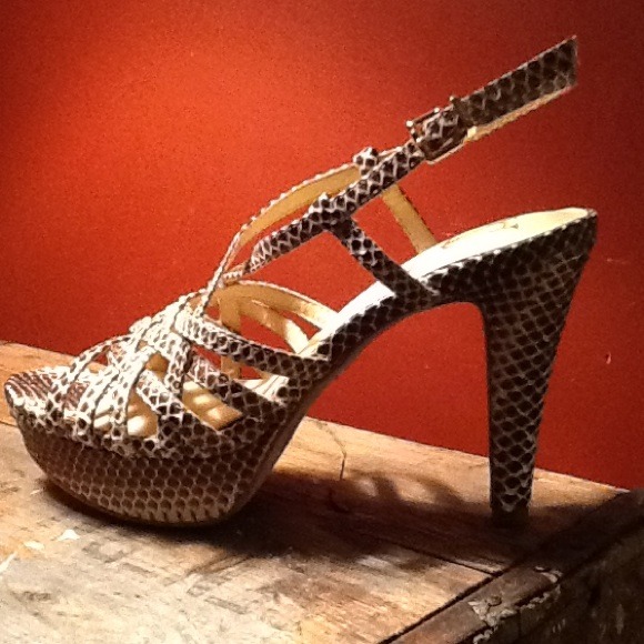 VC Signature,7M,Leather,Snakeskin,Phoebe Sandal - Picture 3 of 4