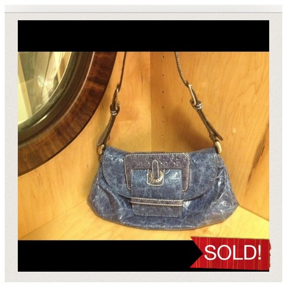 NWOT 🎉 Blue Guess Handbag 🎈 - Picture 1 of 4