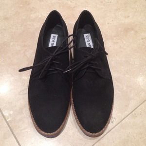 Flat lace up shoes.