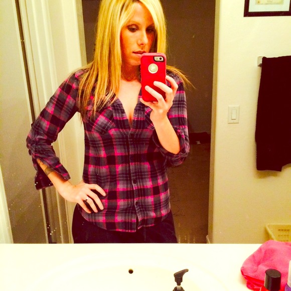 Nollie Plaid button up 👚💋