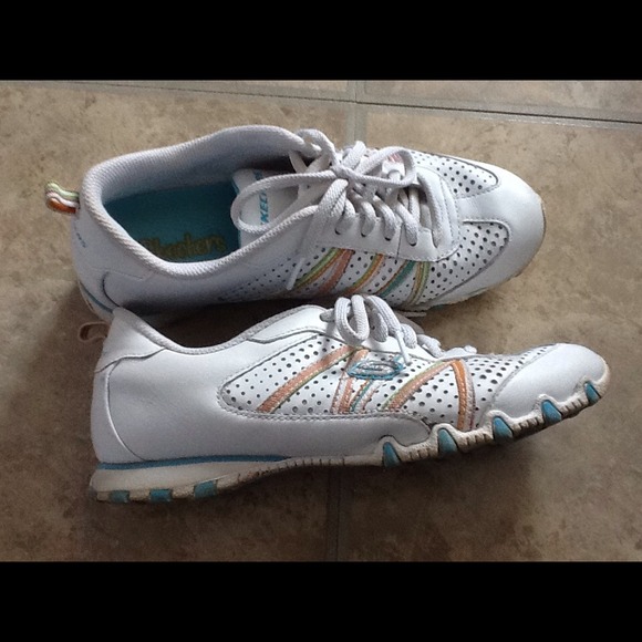 SOLD  on. BUNDLE Skechers shoes - Picture 2 of 2