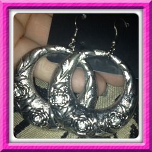 NEW SILVER TONE DANGLE...............REDUCED