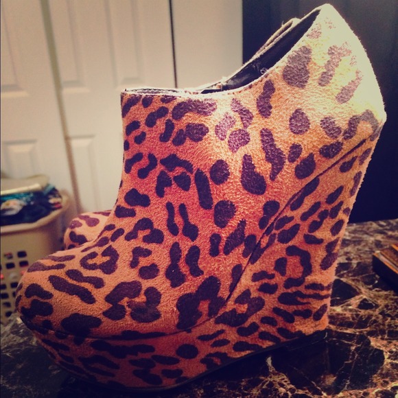 ❌SOLD❌Amazing cheetah booties 😼