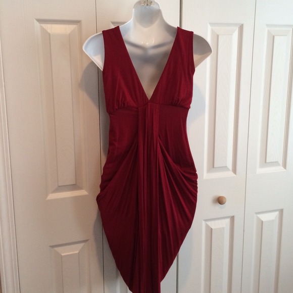 V--neck red dress. - Picture 3 of 3