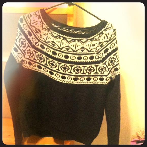 COZY AMERICAN EAGLE SWEATER- size small