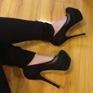 Nice twist on black closed toed heels!