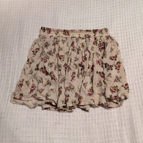 ✨BRANDY MELVILLE✨SKIRT✨